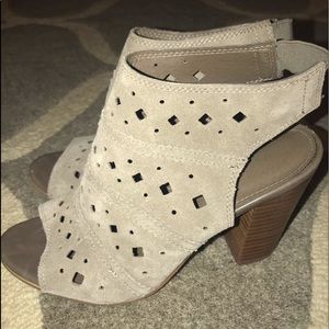 cute 3” beige/tan booties